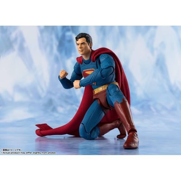 S.H.Figuarts Superman - image 3
