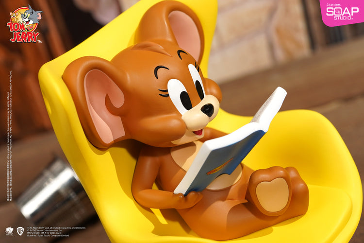Tom and Jerry Jerry Reading Time Statue - image 9
